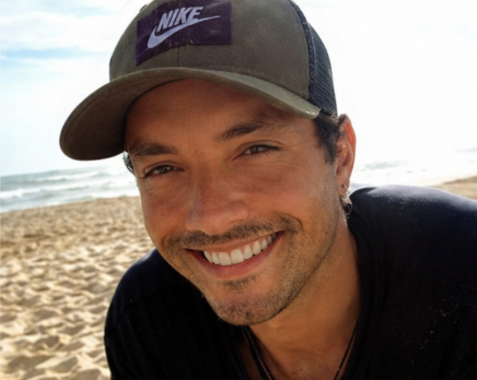 Retrato do filho do autor na praia